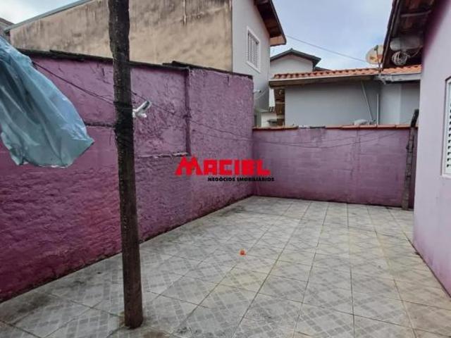 CASA NO JARDIM SATÉLITE TERRENO INTEIRO