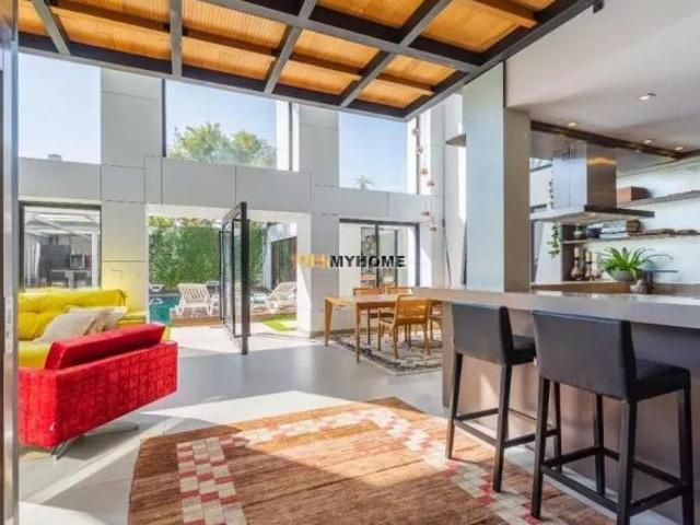 Casa no Jardim Social com 4 quartos, elevador e 5 vagas – Alto padrão em Curitib