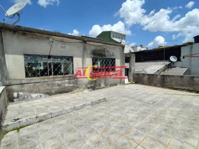 Casa no Jardim Soinco, 03 dorm, 02 banheiros, 02 vagas com 175 metros