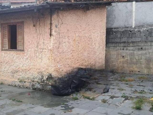 Casa no Jd. Roberto com 245 metros de terreno 380.000,00