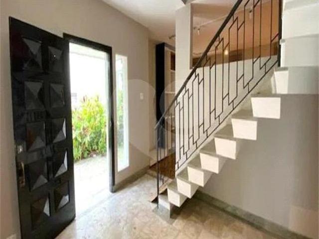 Casa no Pacaembu com302 m² 4 quartos e 5 vagas