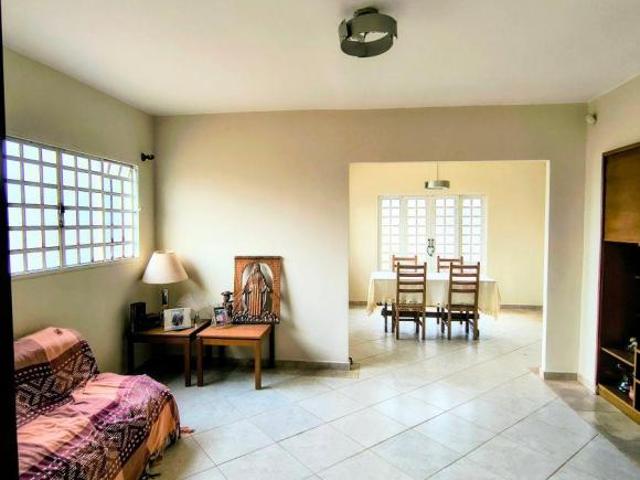 CASA NO PARK WAY 04 QTOS R$ 1.400.000,00