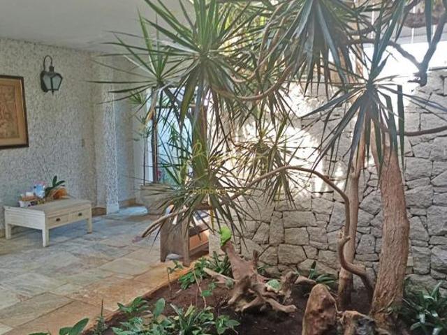 Casa no Planalto Paulista com 900m² de terreno com 3 quartos e 6 vagas