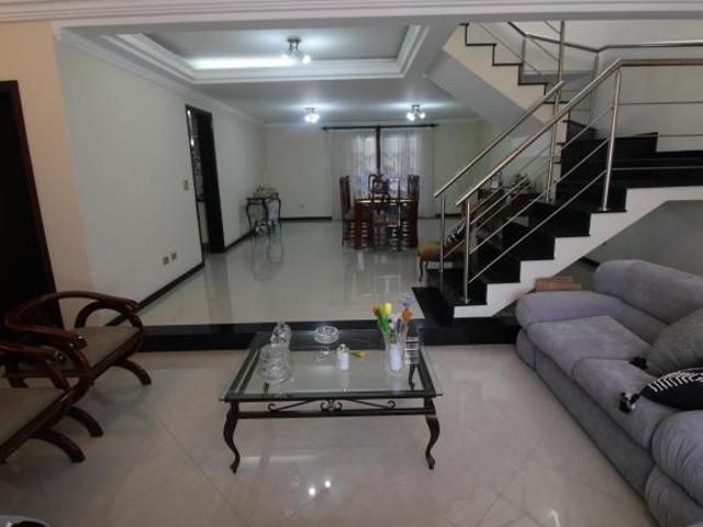 CASA NO PORTÃO RESIDENCIAL LINDA IMPECAVEL