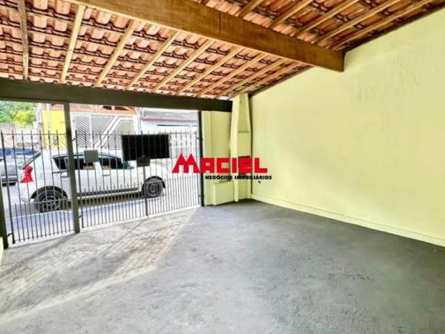CASA NO RESIDENCIAL RIGHI | 2 DORM | RECÉM REFORMADA