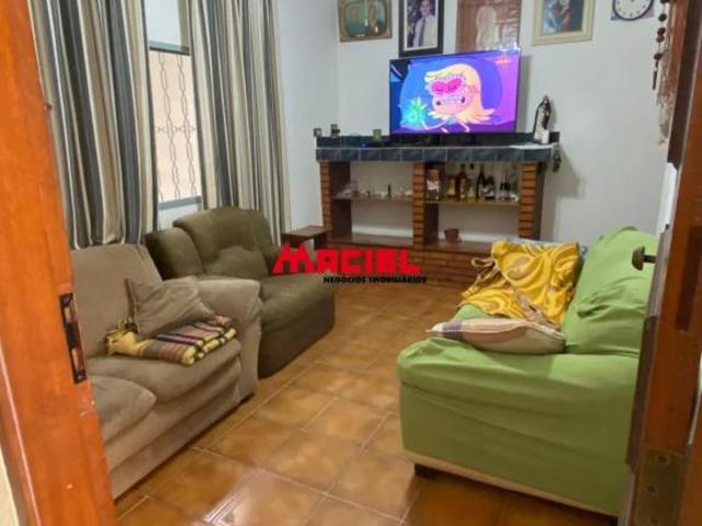 CASA NO RESIDENCIAL TRINTA E UM DE MARÇO | 4 DORMITÓRIOS | SUÍTE | CHURRASQUEIRA