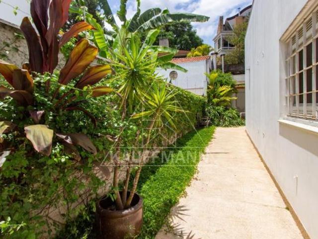 Casa no Sumaré à Venda com 3 Suítes, 3 Vagas e 320m²