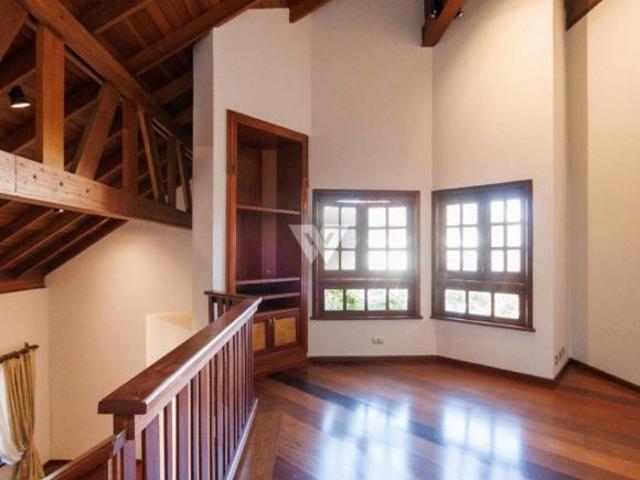 Casa no São Lourenço com 624 m² de Terreno e 3 Suítes | Curitiba