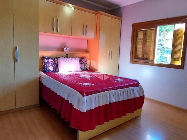 Casa no Santa Helena com 2 pavimentos, 5 dormitórios