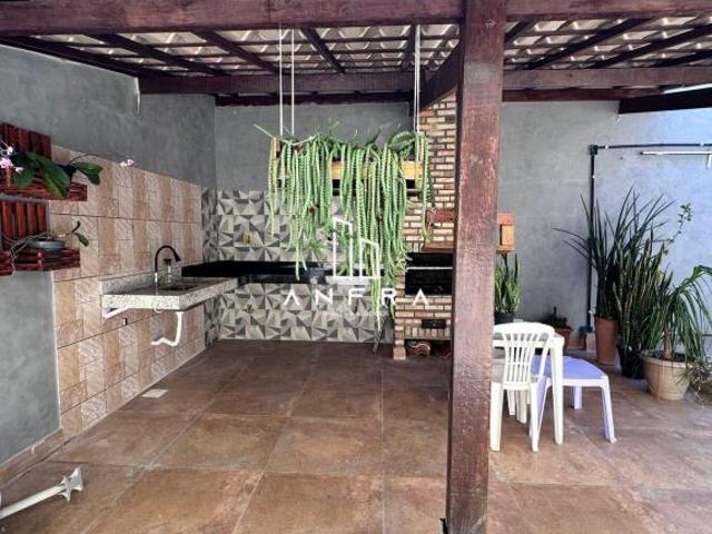 Casa no Santa Helena com 4 Qts, 2 vagas e espaço gourmet