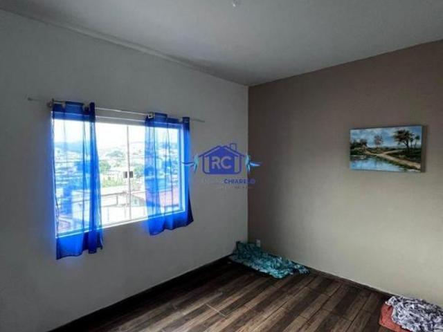 Casa no segundo andar, a 1km do centro, possui 3 quartos, sala, cozinha, banheiro, area de serviço