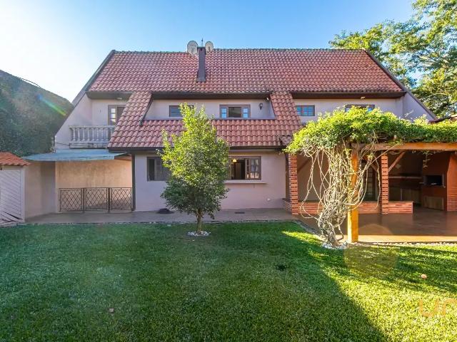Casa no Xaxim de 390.33 m² com 6 quartos