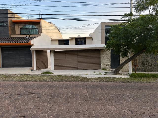 CASA NOGAL ARBOLEDAS QUERETARO