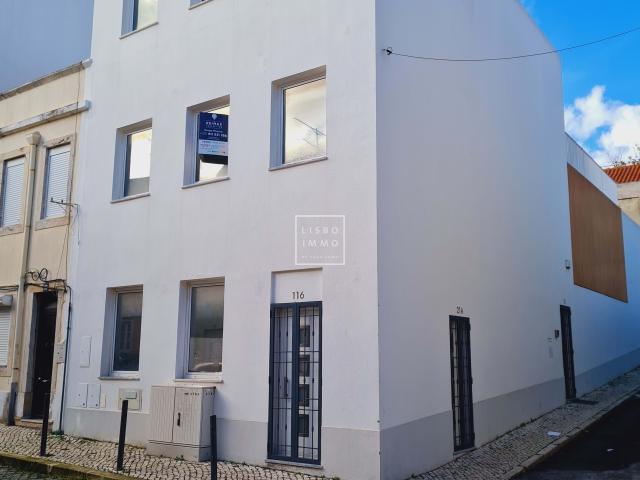 Casa nova, 3 quartos, 295m2, jardim 40m2, Belém, Lisboa
