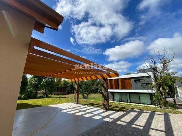 CASA NOVA 3 SUÍTES A VENDA EM GRAMADO