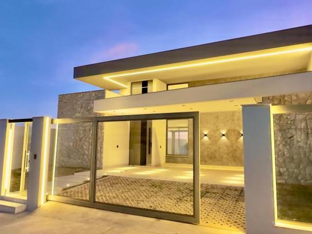 Casa Nova 4 Suítes, Aceito Imóvel ou Entrada + Parcelas de R$ 9.290,00