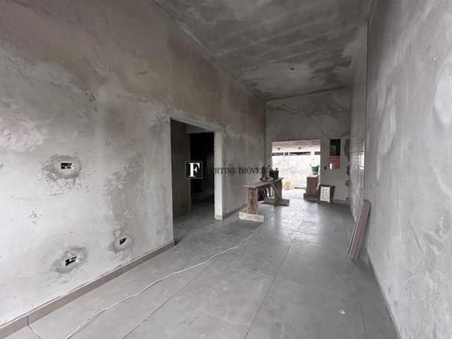 Casa nova com espaço de terreno em Ipanema