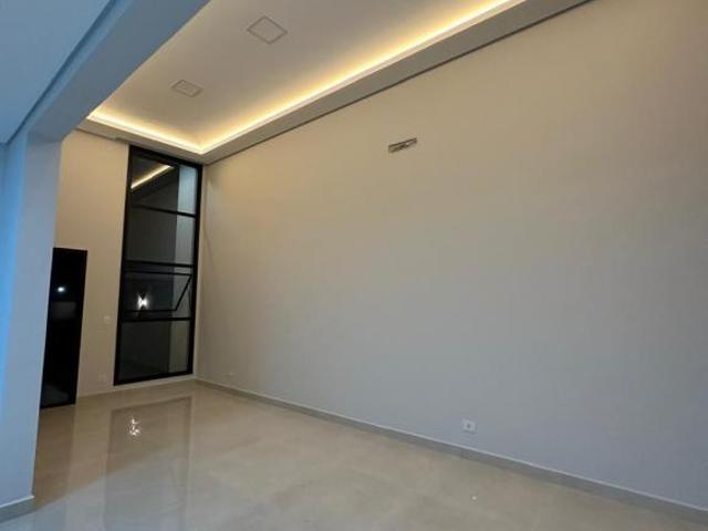 Casa Nova com Pé Direito Duplo e Suíte