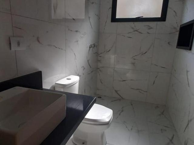 CASA NOVA COM QUINTAL AMPLO ALTO, 3 SUÍTES + CLOSET