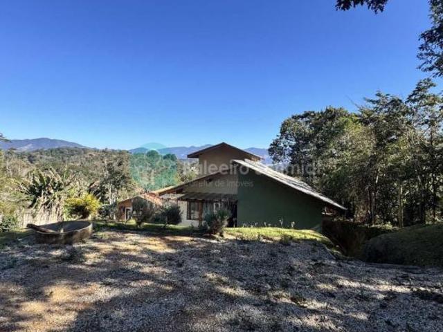 Casa nova com vista em Santo Antônio do Pinhal