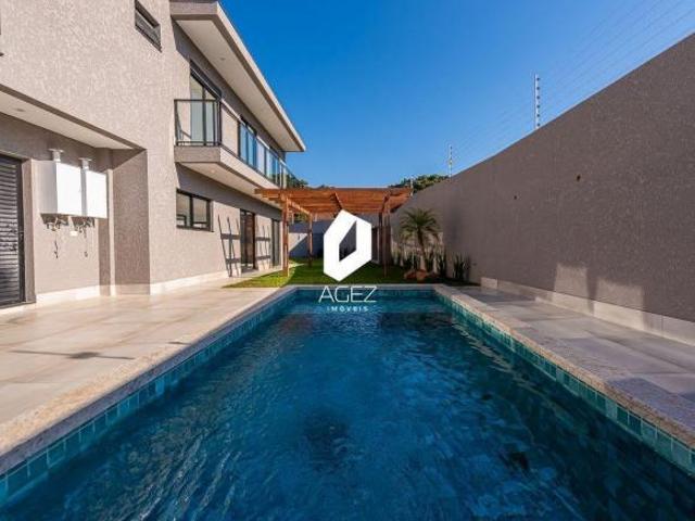 Casa nova com 04 amplas suítes, terreno amplo com piscina e 04 vagas de garagem!