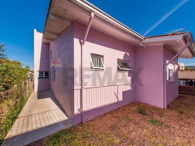 Casa Nova com 3 Dormitórios, Suíte Master com Closet no Centenário