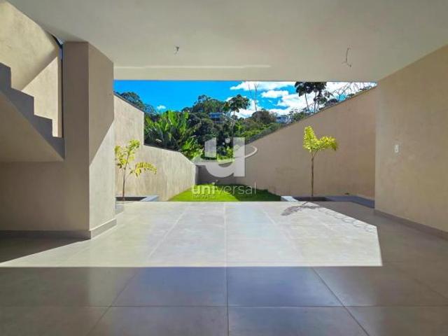 Casa Nova com 3 Quartos, Suíte, Varandas, Espaço Gourmet e Quintal Amplo com Potencial para Piscina