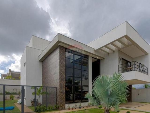 Casa nova com 4 quartos e 4 Suítes Piscina e Energia Solar 355m² em Lote de 705m² na Morada Sul Eta