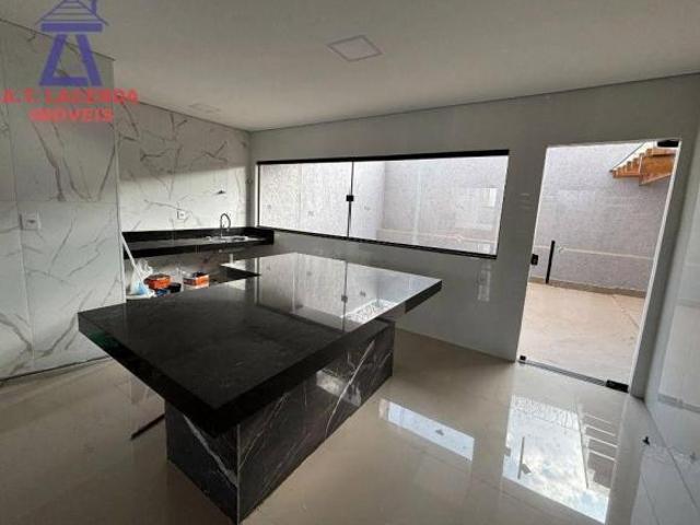 Casa nova com 5 quartos em condomínio fechado Jaraguá