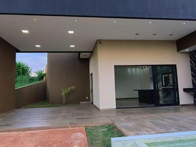 Casa nova a venda, com piscina e hidromassagem, em condomínio fechado as margens da Represa