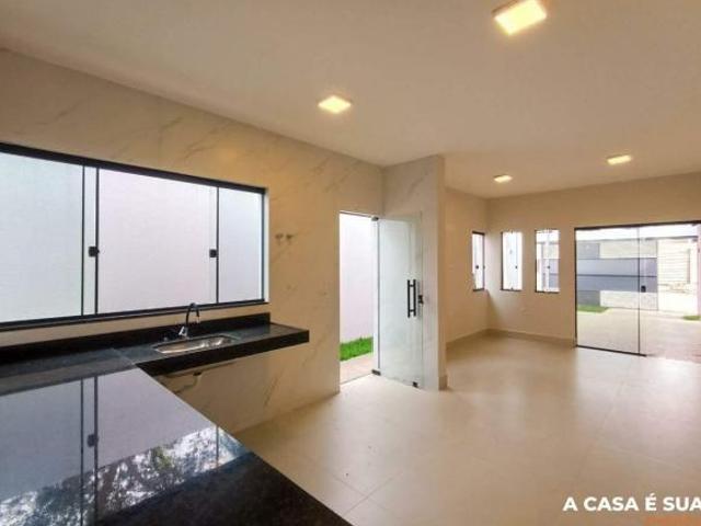 Casa nova à venda com três quartos uma suíte e duas vagas totalmente plana no bairro Tiradentes em B