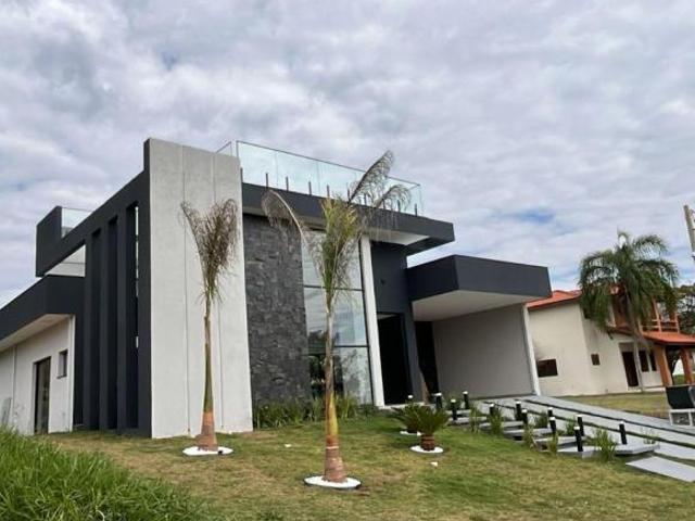 Casa nova à venda, com vista panorâmica para a represa. Com suítes, planejados e rooftop. RSC XIII