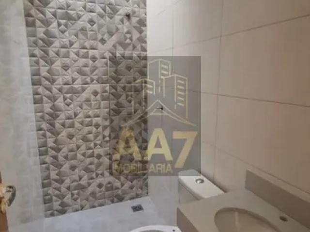 Casa nova bem localizada
