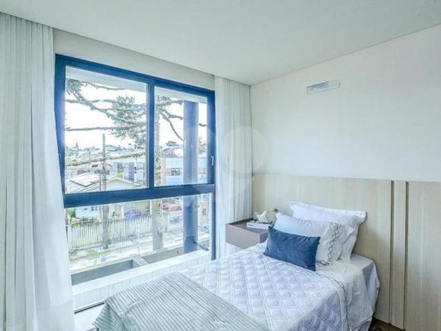 Casa nova de 252 m² com 3 quartos à venda em Guabirotuba