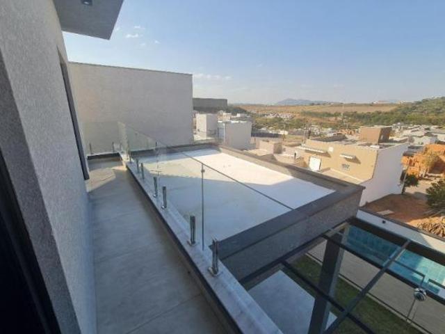 Casa nova no Condomínio Euroville 2 em Bragança Paulista SP. São 3 suítes, sala ampla com pé direito