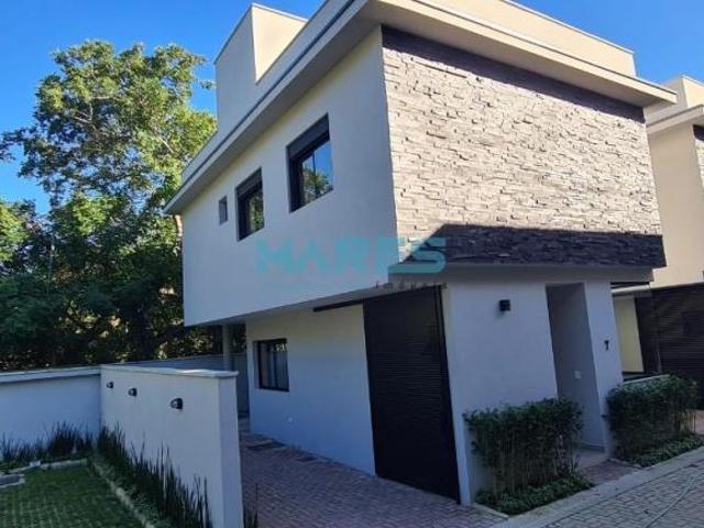 Casa nova na praia Maresias