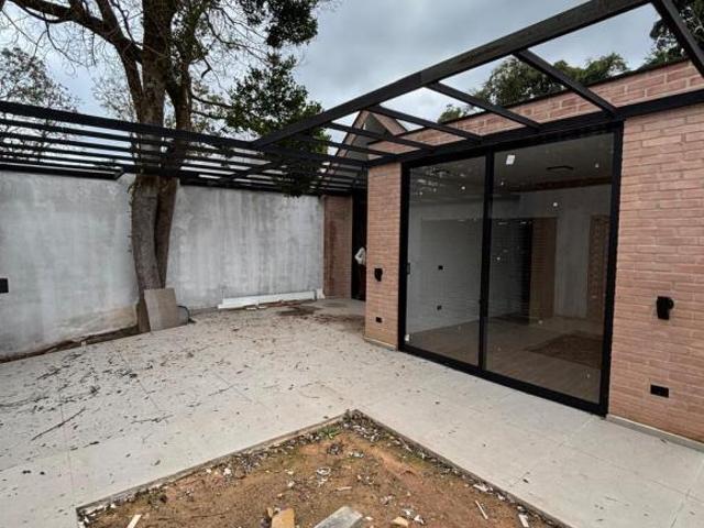 Casa nova, nunca habitada com arquitetura moderna