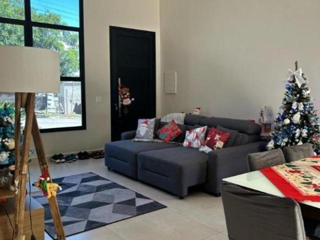Casa nova térrea mobiliada no Condomínio Shamballa em Atibaia SP. São 3 suítes, ecritório, sala com