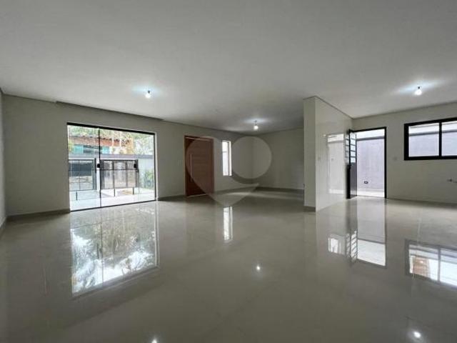 Casa nova Térrea 395m², 3 sutes 4 vagas com piscina no Jd. Floresta