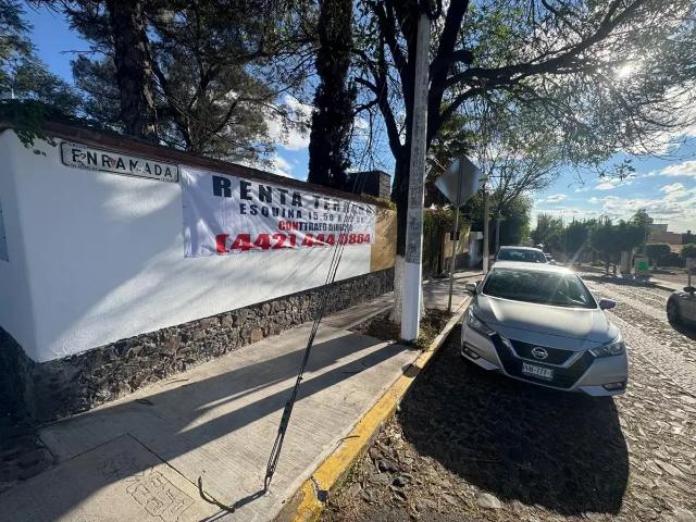 CASA O TERRENO EN RENTA EN ESQUINA DE BERNARDO QUINTANA CON ALAMOS 3ERA SECCIÓN