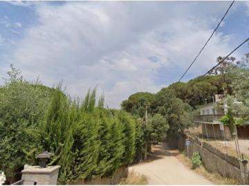 CASA OCUPADA, 5 HABITACIONES, PARCELA 1126 M2, URB. MIRAMBELL, VILANOVA DEL VALLÈS