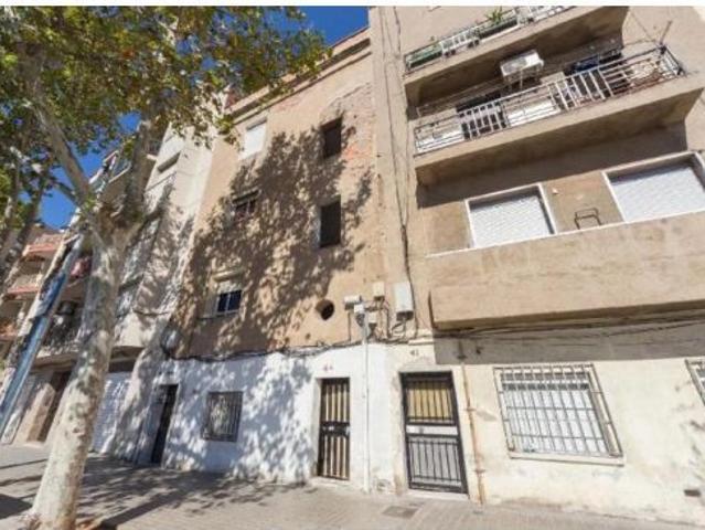 CASA OCUPADA, ADOSADA, BARCELONA