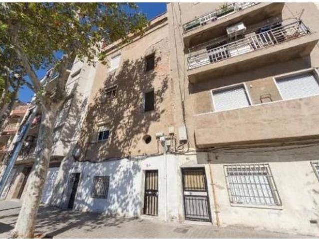CASA OCUPADA, ADOSADA, BARCELONA