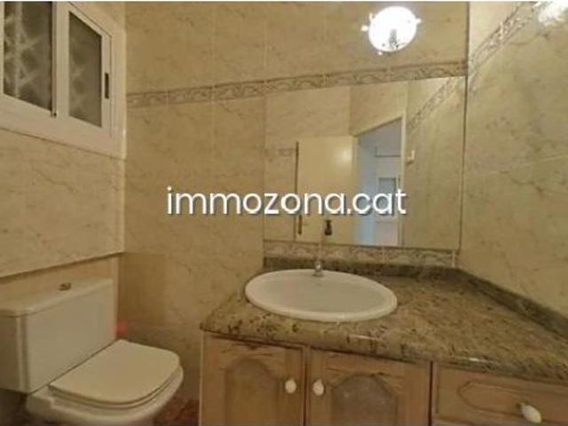 CASA OCUPADA DE 102M2, 3 PLANTAS, 4 HABITACIONES, 2 BAÑOS C/ PAU PIFERRER, BADALONA