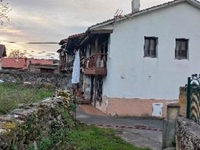 CASA OCUPADA EN SANTA MARIA DE CAYON