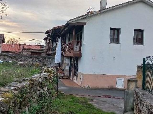 CASA OCUPADA EN SANTA MARIA DE CAYON