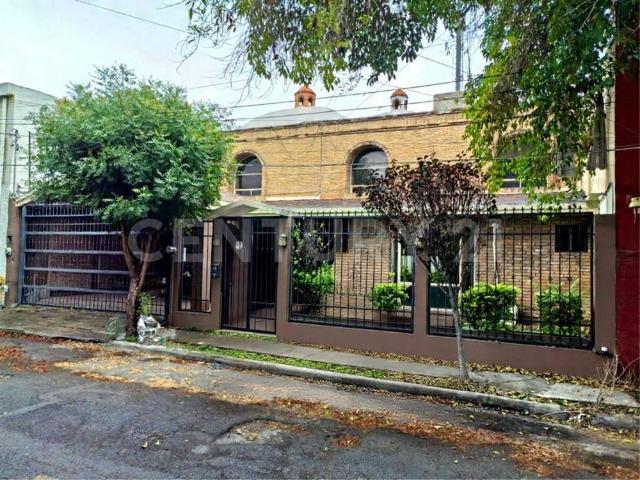 CASA / OFICINA EN RENTA– COLONIA MARÍA LUISA, MONTERREY