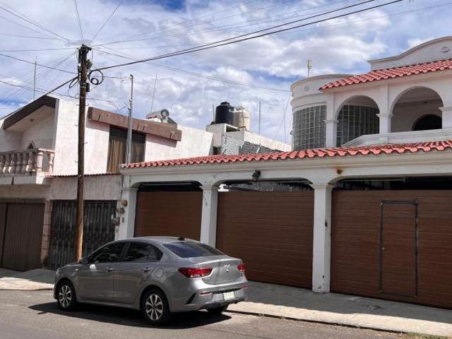CASA OFICINAS Y DEPARTAMENTO EN VENTA FRACCIONAMIENTO LOMAS DEL PARQUE 4