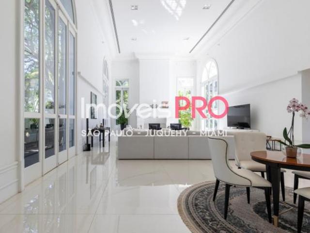 Casa One of a kind, com 1.050m², 4 suítes e 10 vagas