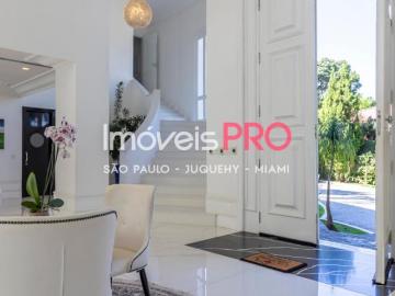 Casa One of a kind, com 1.050m², 4 suítes e 10 vagas
